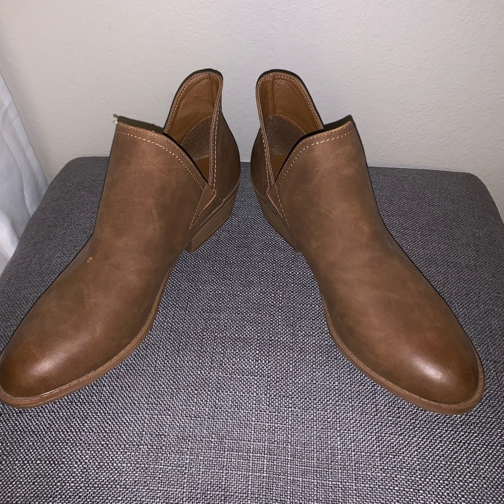 cute brown booties!!